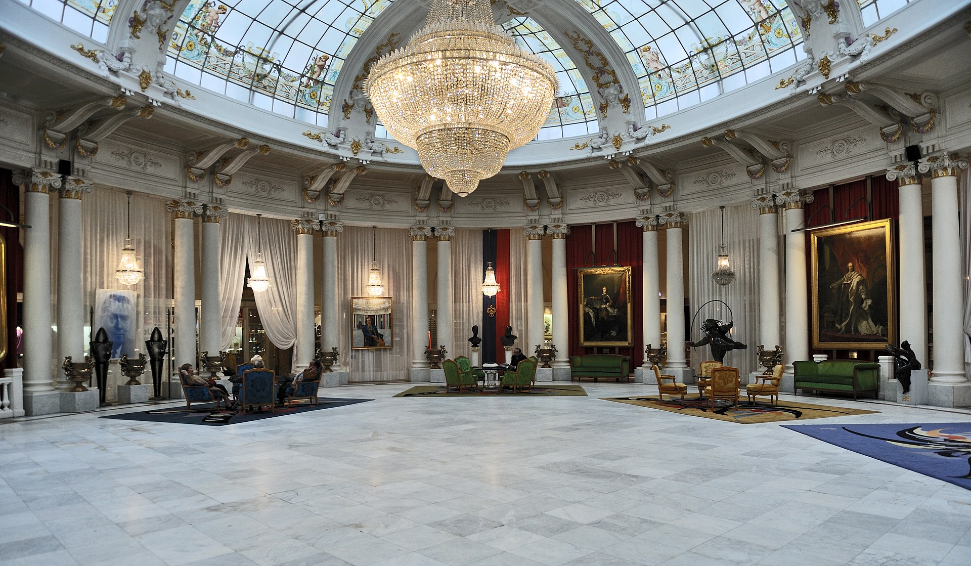 The hall of the Negresco