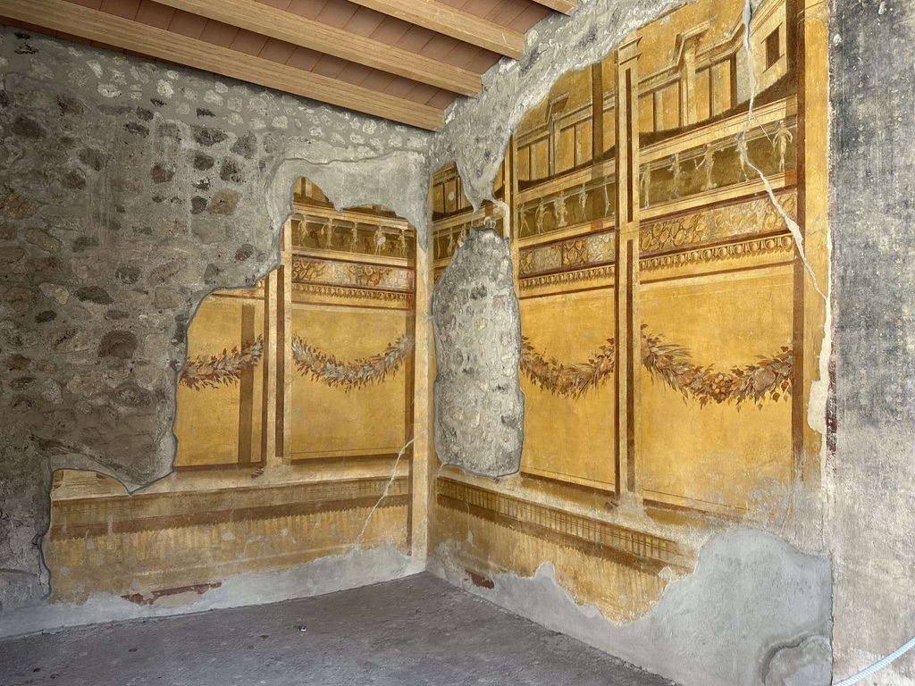 A golden room, Pompeii